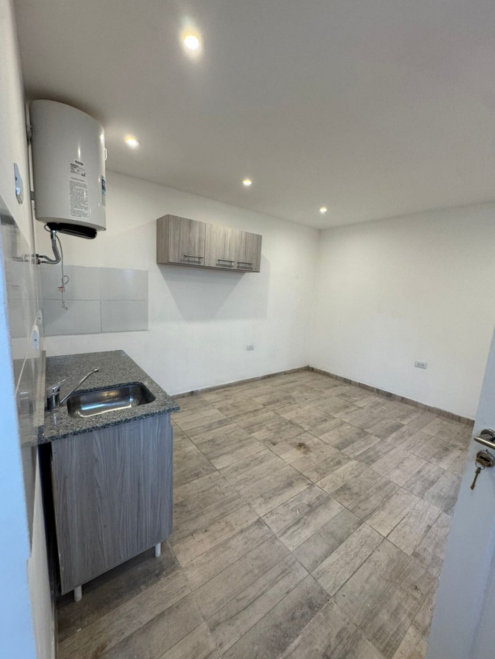 Monoambiente en PH zona Parque Luro