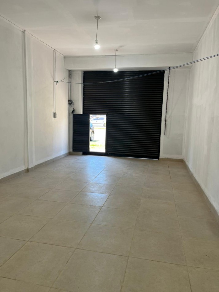 Local en Alquiler Sobre Avenida Tejedor