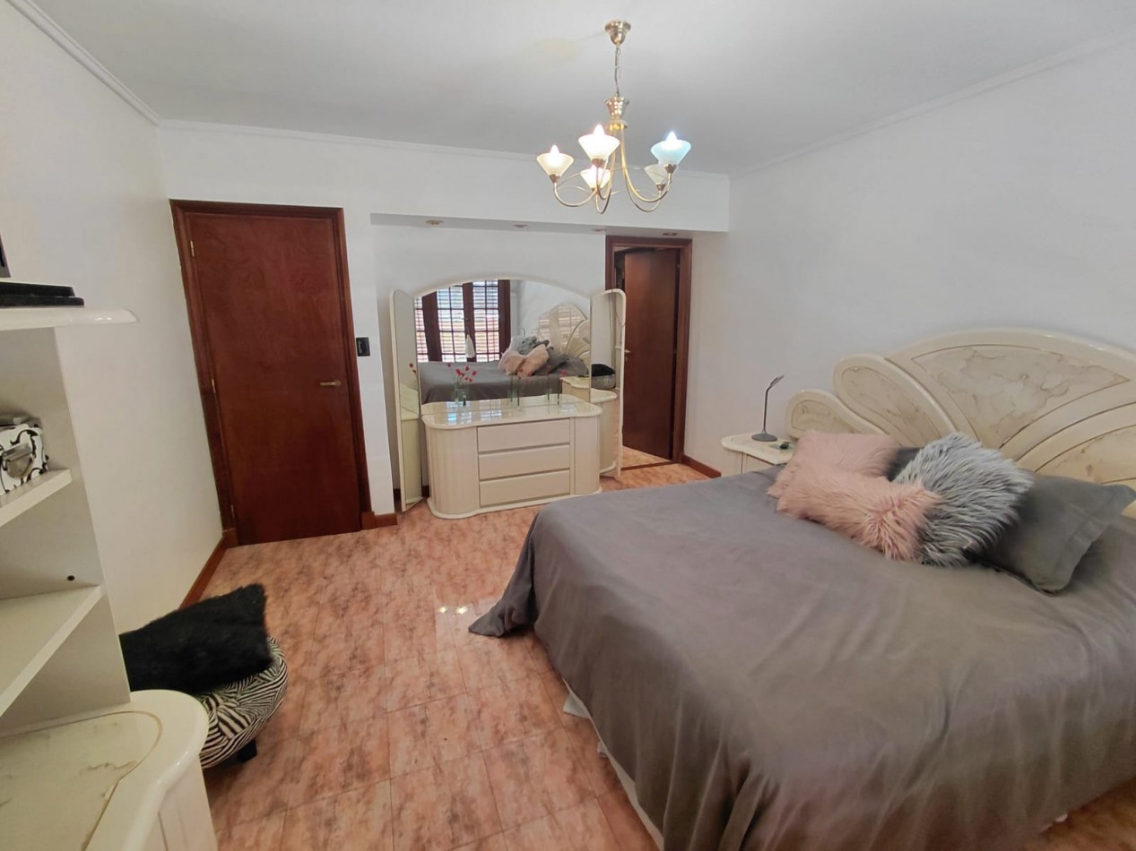 Importante Chalet en Venta en La Florida