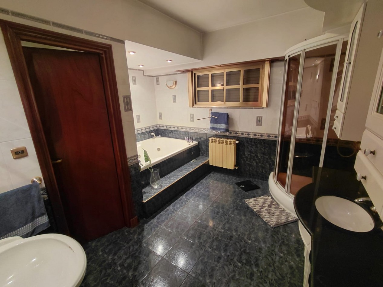 Importante Chalet en Venta en La Florida